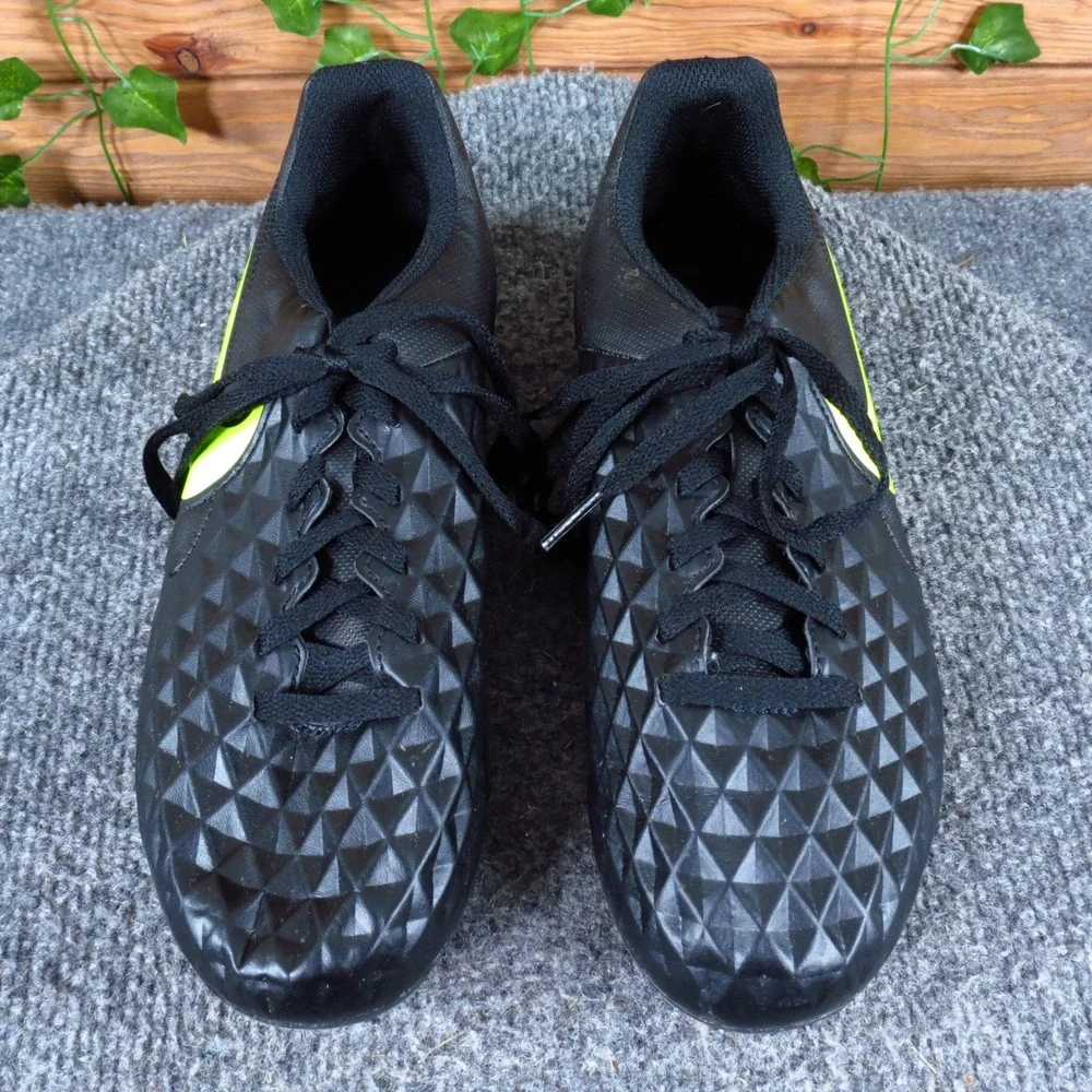 Nike Tiempo Legend 8 Club Kids Soccer Cleats Size 5.5Y Athletic Black Volt